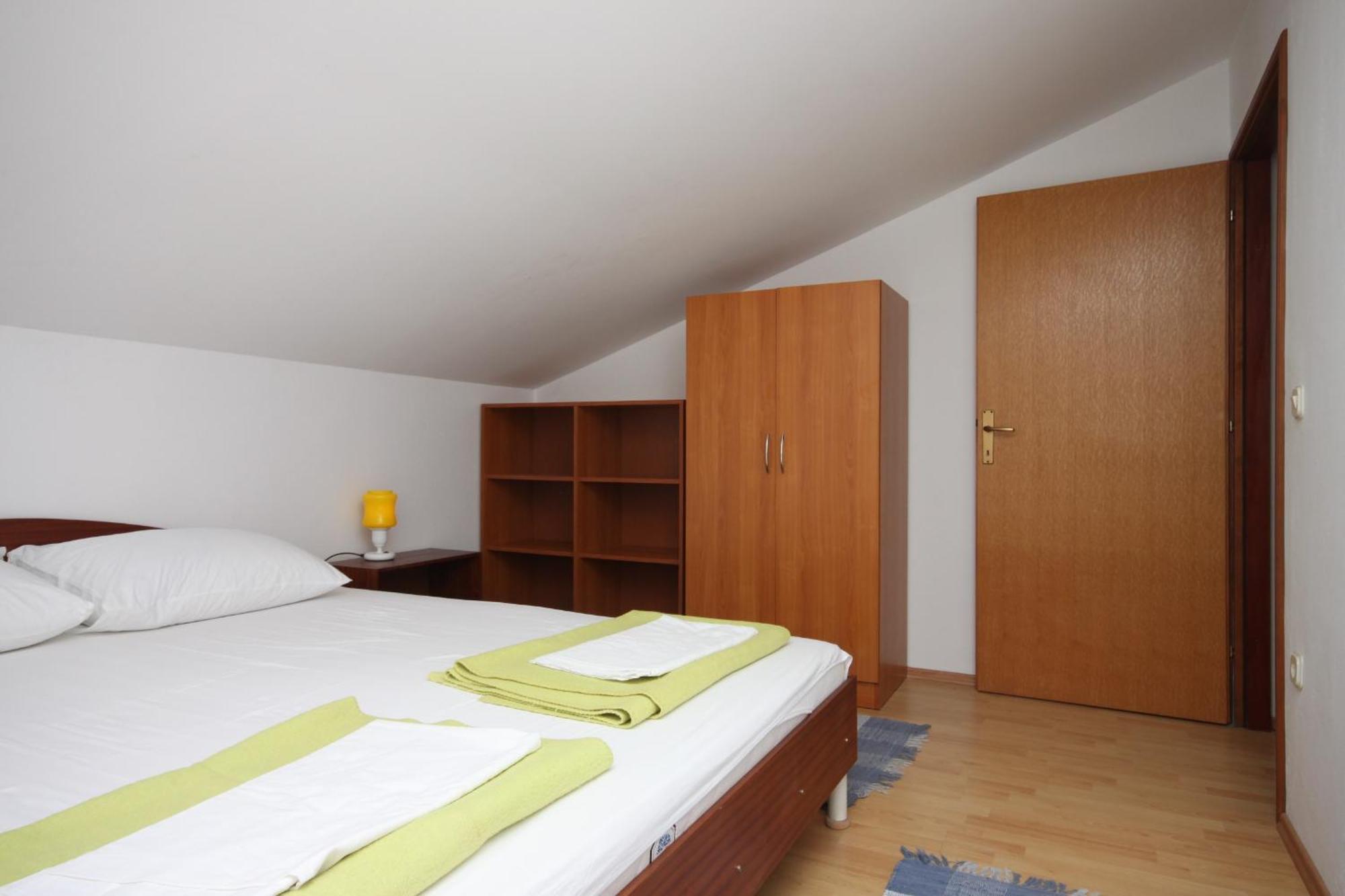 Apartments And Rooms With Parking Space Gradac, Makarska - 6819 Gradac  Room photo